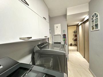 APARTAMENTO EN VENTA UBICADO EN MEDELLIN SECTOR LAURELES