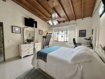 APARTAMENTO EN VENTA UBICADO EN MEDELLIN SECTOR LAURELES