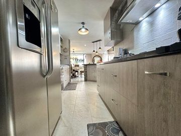 APARTAMENTO EN VENTA UBICADO EN MEDELLIN SECTOR LAURELES