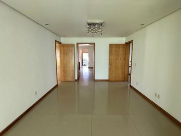 Moderna Casa en Fraccionamiento Puerta de Hierro Dentro de Coto