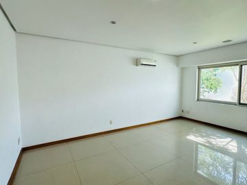 Moderna Casa en Fraccionamiento Puerta de Hierro Dentro de Coto
