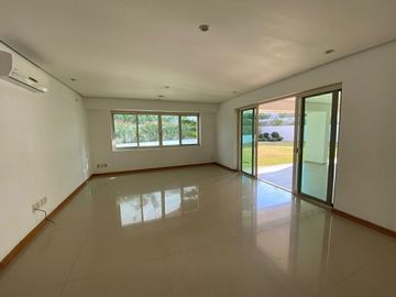 Moderna Casa en Fraccionamiento Puerta de Hierro Dentro de Coto