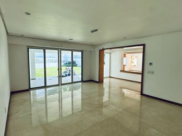 Moderna Casa en Fraccionamiento Puerta de Hierro Dentro de Coto