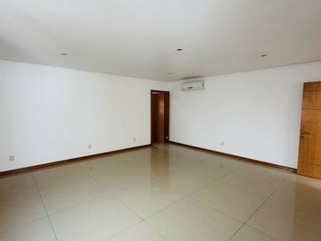 Moderna Casa en Fraccionamiento Puerta de Hierro Dentro de Coto