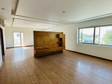 Moderna Casa en Fraccionamiento Puerta de Hierro Dentro de Coto