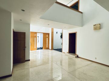 Moderna Casa en Fraccionamiento Puerta de Hierro Dentro de Coto