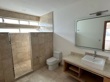 Moderna Casa en Fraccionamiento Puerta de Hierro Dentro de Coto