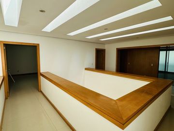 Moderna Casa en Fraccionamiento Puerta de Hierro Dentro de Coto