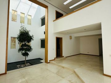 Moderna Casa en Fraccionamiento Puerta de Hierro Dentro de Coto