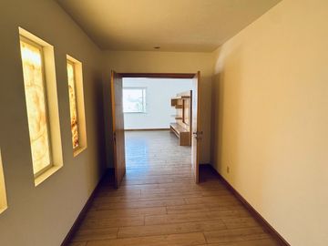 Moderna Casa en Fraccionamiento Puerta de Hierro Dentro de Coto
