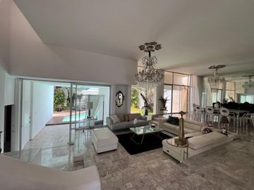 HERMOSA CASA CON PANELES SOLARES EN VENTA EN LA COLONIA CAMPESTRE, MERIDA.
