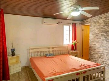 VENTA DE CASA EN CORONADO HERMOSA Y CON PISCINA