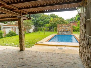 VENTA DE CASA EN CORONADO HERMOSA Y CON PISCINA