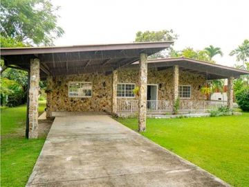 VENTA DE CASA EN CORONADO HERMOSA Y CON PISCINA