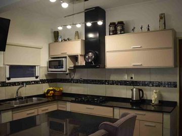 Venta Casa 4 Amb con Jardin y Pileta Luis Guillon
