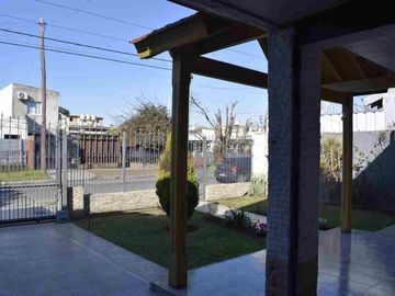 Venta Casa 4 Amb con Jardin y Pileta Luis Guillon