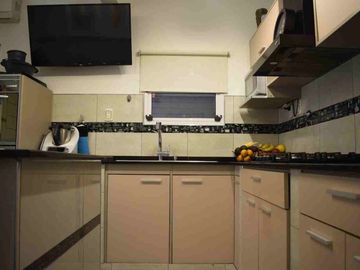 Venta Casa 4 Amb con Jardin y Pileta Luis Guillon