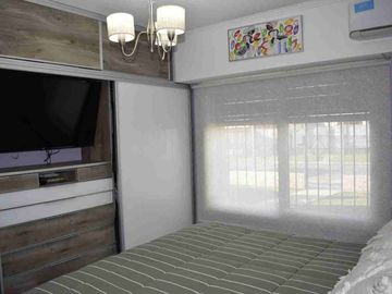 Venta Casa 4 Amb con Jardin y Pileta Luis Guillon