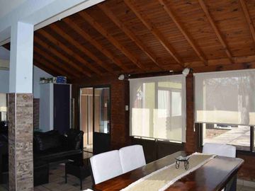 Venta Casa 4 Amb con Jardin y Pileta Luis Guillon