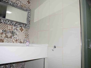 Venta Casa 4 Amb con Jardin y Pileta Luis Guillon
