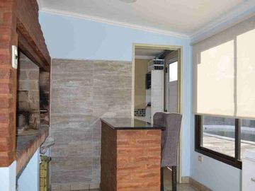 Venta Casa 4 Amb con Jardin y Pileta Luis Guillon