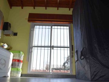 Venta Casa 4 Amb con Jardin y Pileta Luis Guillon