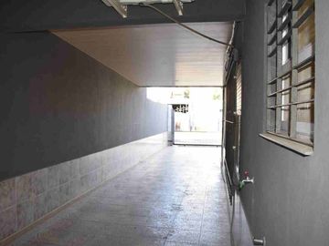 Venta Casa 4 Amb con Jardin y Pileta Luis Guillon