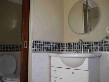 Venta Casa 4 Amb con Jardin y Pileta Luis Guillon