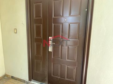 Residencia al norte de la ciudad frente a parque