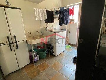 Residencia al norte de la ciudad frente a parque