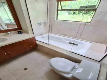 CASA EN VENTA UBICADA EN EL POBLADO SECTOR ALTOS DEL POBLADO