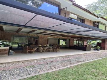 CASA EN VENTA UBICADA EN EL POBLADO SECTOR ALTOS DEL POBLADO