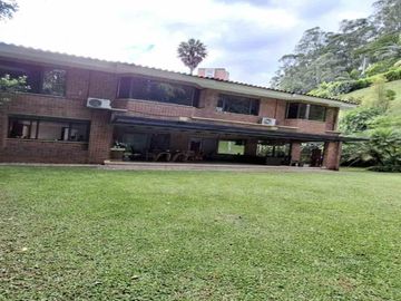 CASA EN VENTA UBICADA EN EL POBLADO SECTOR ALTOS DEL POBLADO