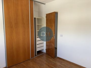 11 e/60 y 61- Depto c/cochera y baulera
