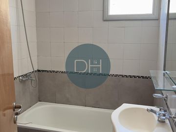 11 e/60 y 61- Depto c/cochera y baulera