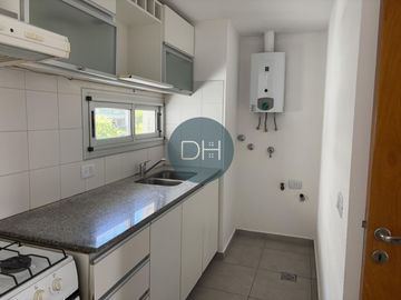 11 e/60 y 61- Depto c/cochera y baulera