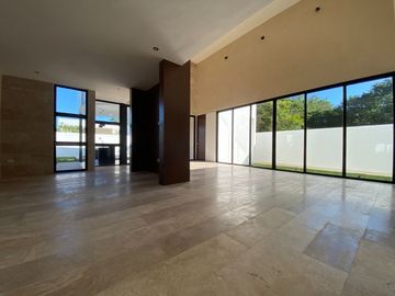 Venta de casa en esquina con 4 habitaciones en Privada NorteMérida