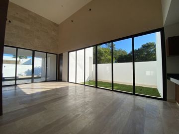 Venta de casa en esquina con 4 habitaciones en Privada NorteMérida