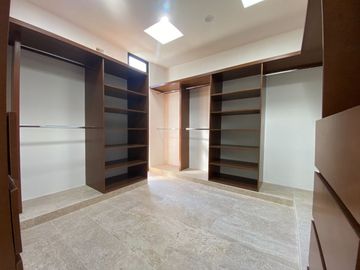 Venta de casa en esquina con 4 habitaciones en Privada NorteMérida