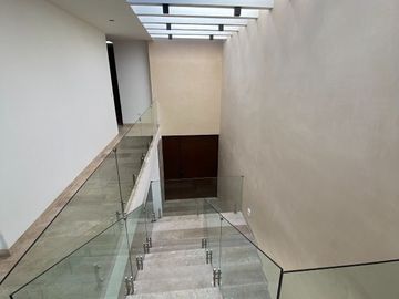 Venta de casa en esquina con 4 habitaciones en Privada NorteMérida