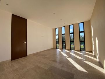 Venta de casa en esquina con 4 habitaciones en Privada NorteMérida