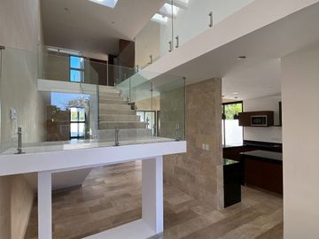 Venta de casa en esquina con 4 habitaciones en Privada NorteMérida