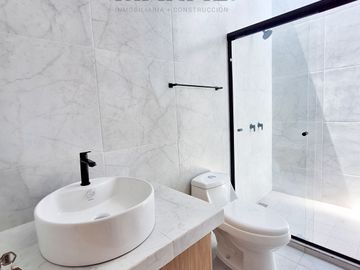 Venta de Casa de 4 Recámaras, 1 en planta baja, al Norte de Villa de Álvarez