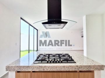 Venta de Casa de 4 Recámaras, 1 en planta baja, al Norte de Villa de Álvarez