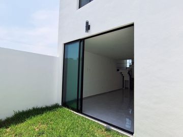 Venta de Casa de 4 Recámaras, 1 en planta baja, al Norte de Villa de Álvarez