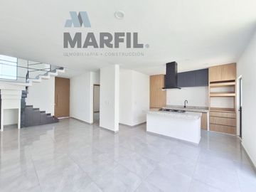 Venta de Casa de 4 Recámaras, 1 en planta baja, al Norte de Villa de Álvarez