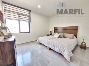 Venta de Casa de 3 Recámaras en Coto Privado con Alberca en Colima Centro