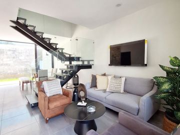 Venta de Casa de 3 Recámaras en Coto Privado con Alberca en Colima Centro