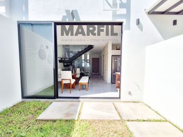 Venta de Casa de 3 Recámaras en Coto Privado con Alberca en Colima Centro