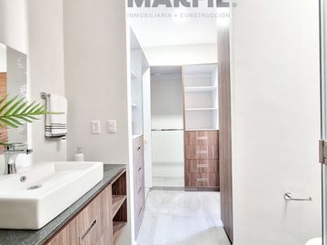 Venta de Casa de 3 Recámaras en Coto Privado con Alberca en Colima Centro